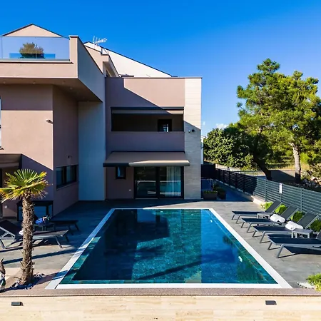 Royal 2 By Interhome Apartament