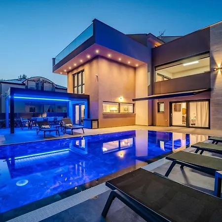 Royal 2 By Interhome Vir