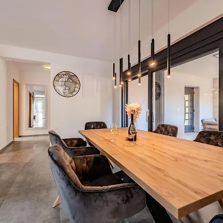 Royal 2 By Interhome Lejlighed