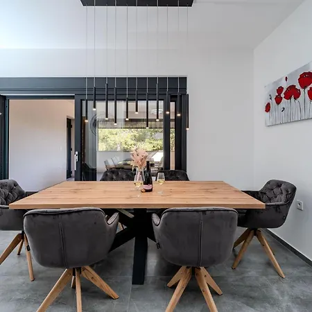 Royal 2 By Interhome Lejlighed Vir