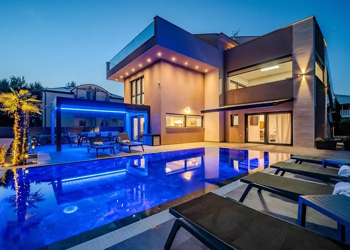 Royal 2 By Interhome Vir
