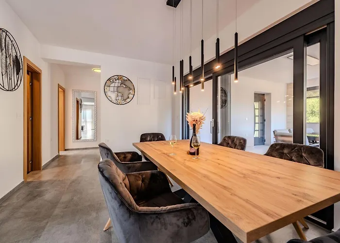 Royal 2 By Interhome Apartament