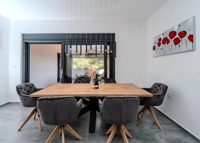 Royal 2 By Interhome Apartament Vir