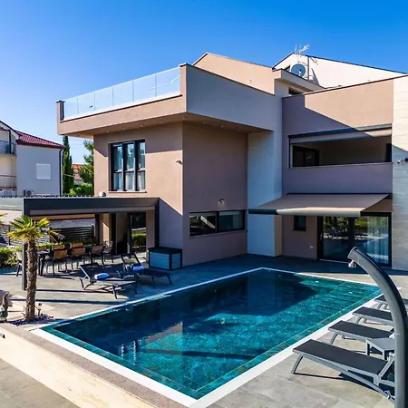 Royal 2 By Interhome