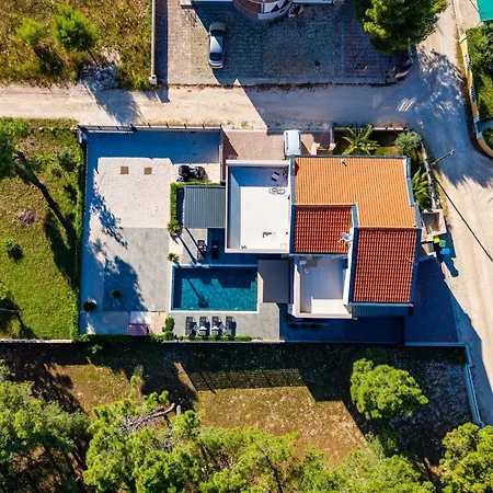 Royal 2 By Interhome Apartman