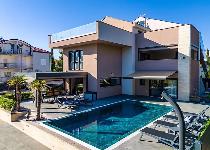 Royal 2 By Interhome