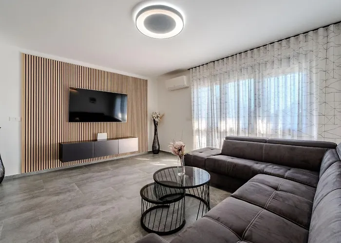 Royal 2 By Interhome Vir